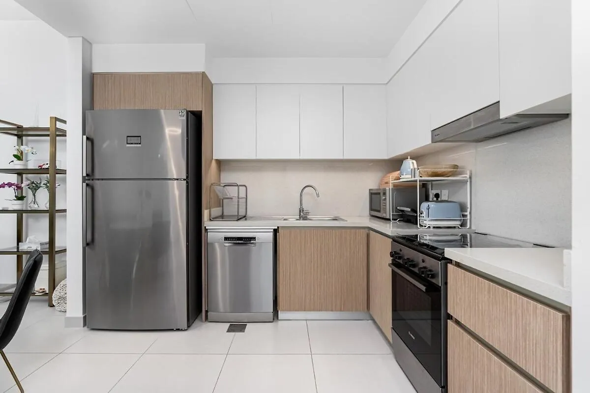 2Br Haven With Pool, Gym, Tennis Court And Playground Dubai Apartment