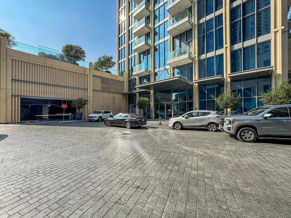 2Br Haven With Pool, Gym, Tennis Court And Playground Dubai Apartment